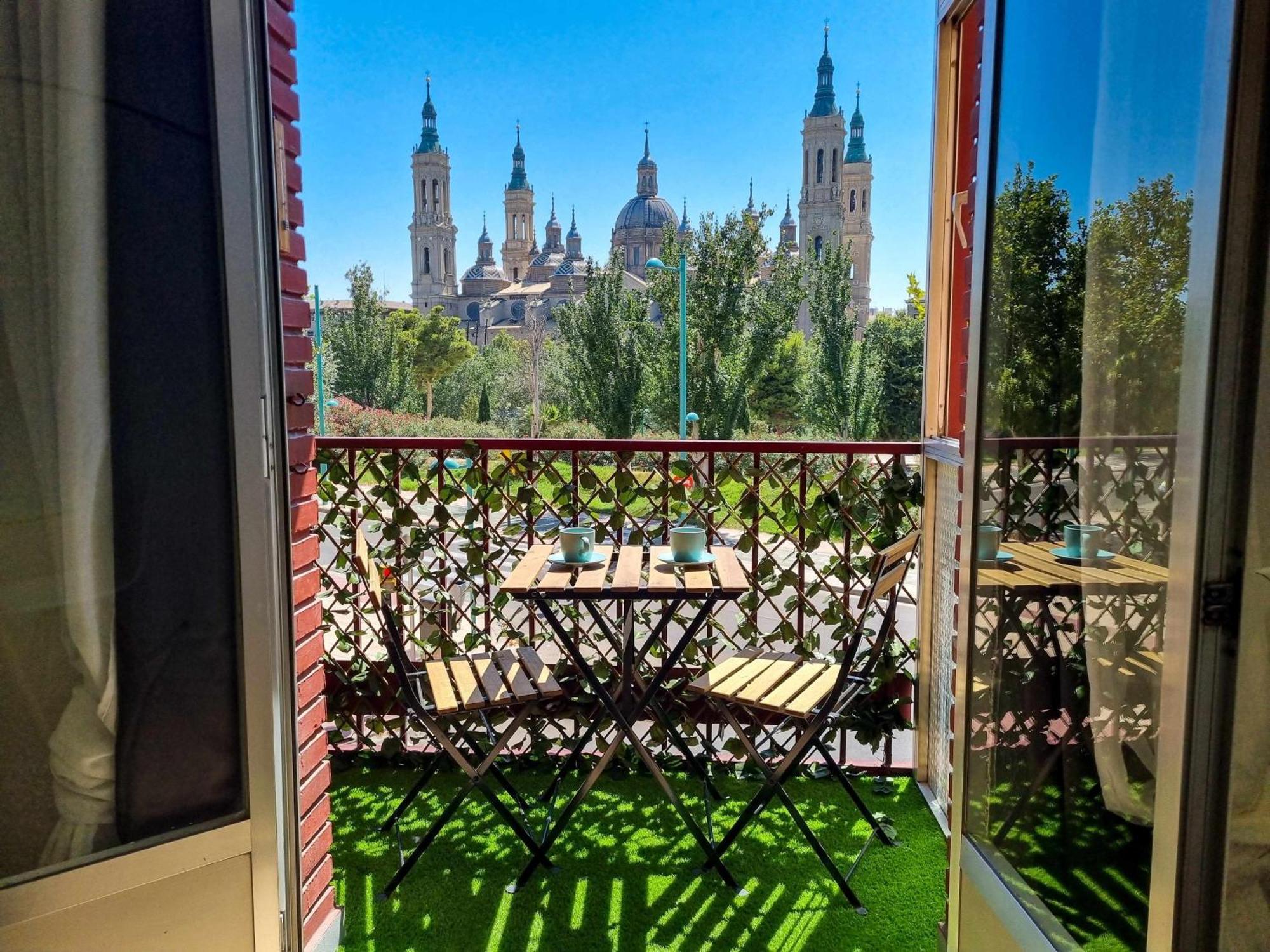 Front Views To El Pilar Comotucasa Zaragoza Exterior foto