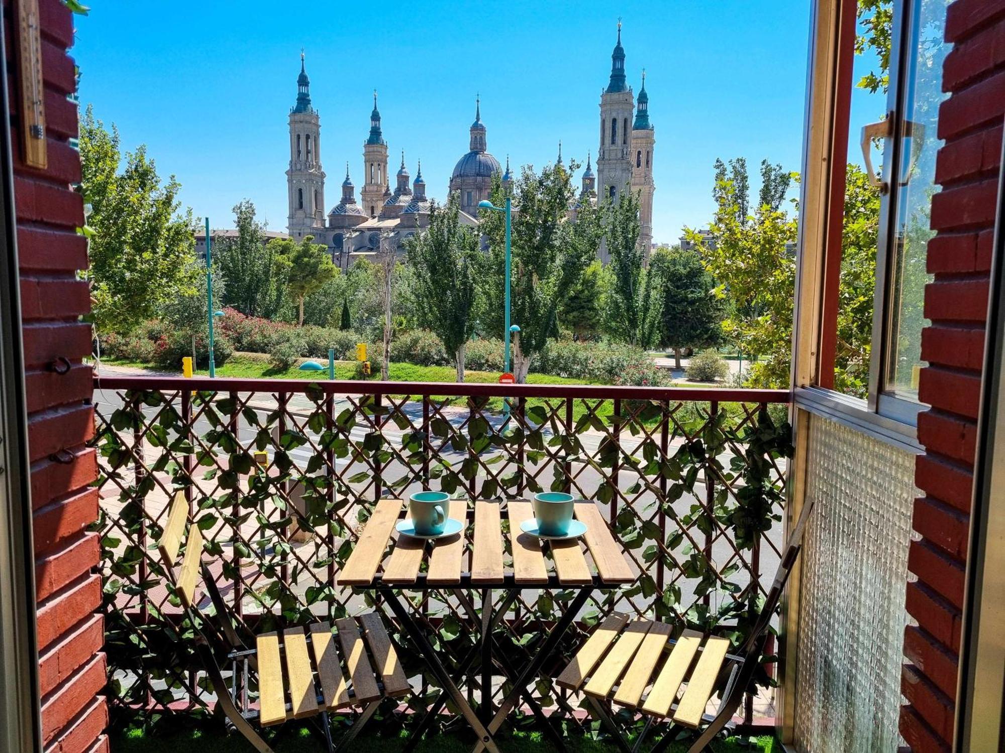 Front Views To El Pilar Comotucasa Zaragoza Exterior foto