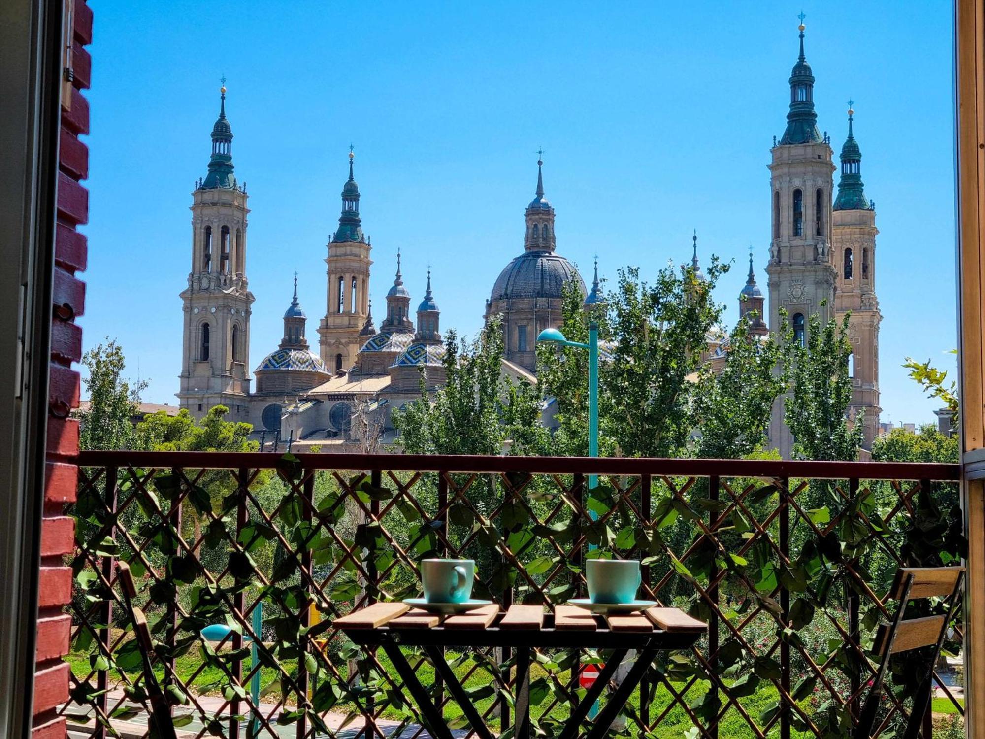 Front Views To El Pilar Comotucasa Zaragoza Exterior foto
